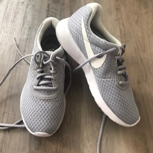 Nike Shoes - Nike womens 6.5 sneakers